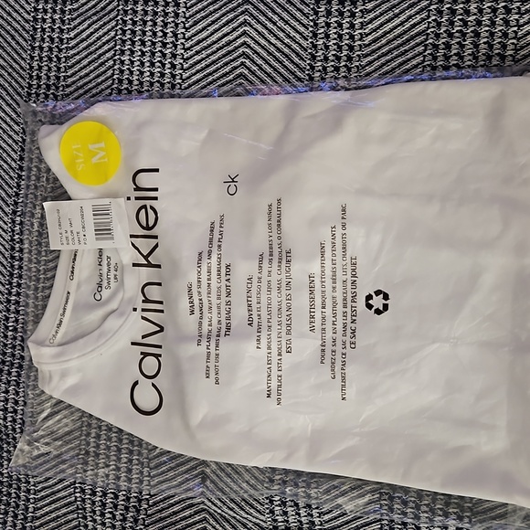 Calvin Klein Long Sleeve Tshirt.BRAND NEW w/ TAGS IN ORIGINAL PACKAGING!! - Picture 3 of 3